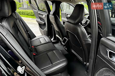 Внедорожник / Кроссовер Volvo XC40 2022 в 