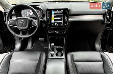 Внедорожник / Кроссовер Volvo XC40 2022 в 