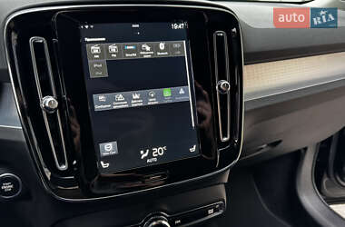 Внедорожник / Кроссовер Volvo XC40 2022 в 