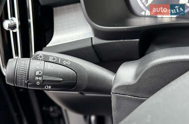 Внедорожник / Кроссовер Volvo XC40 2022 в 