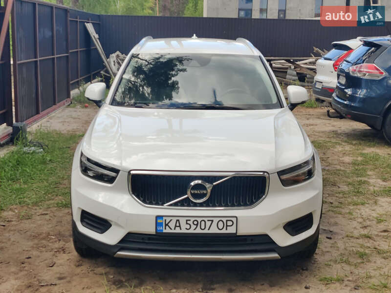 Внедорожник / Кроссовер Volvo XC40 2021 в Киеве