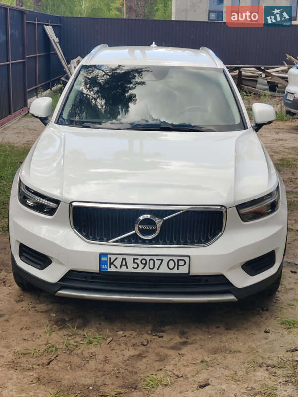 Внедорожник / Кроссовер Volvo XC40 2021 в Киеве