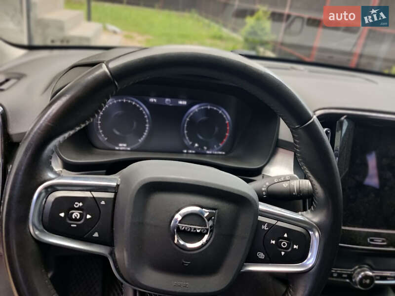 Внедорожник / Кроссовер Volvo XC40 2021 в Киеве