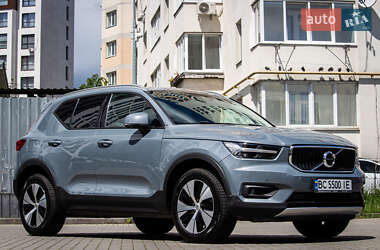Позашляховик / Кросовер Volvo XC40 2020 в 
