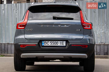 Позашляховик / Кросовер Volvo XC40 2020 в 