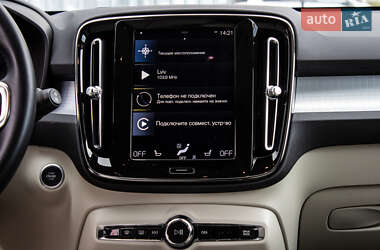 Позашляховик / Кросовер Volvo XC40 2020 в 