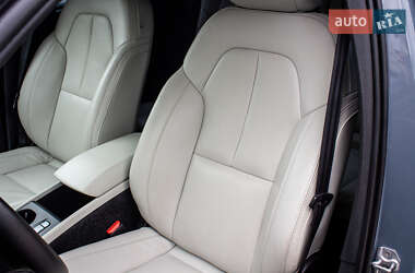 Позашляховик / Кросовер Volvo XC40 2020 в 