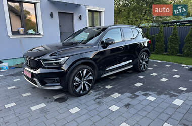 Позашляховик / Кросовер Volvo XC40 2021 в 