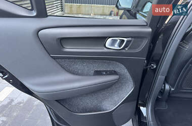Позашляховик / Кросовер Volvo XC40 2021 в 