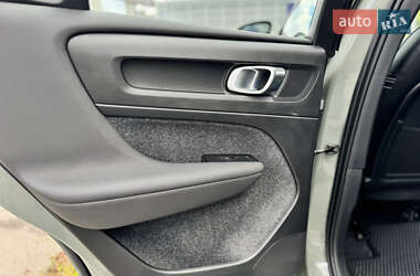 Внедорожник / Кроссовер Volvo XC40 2021 в 