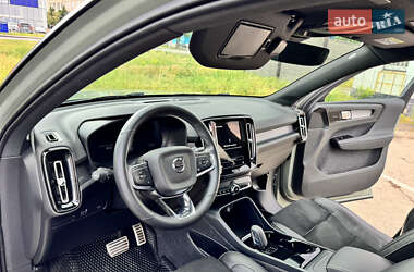 Внедорожник / Кроссовер Volvo XC40 2021 в 