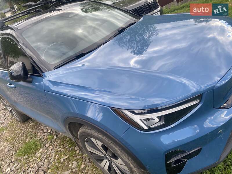 Позашляховик / Кросовер Volvo XC40 2022 в 