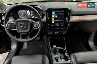 Позашляховик / Кросовер Volvo XC40 2022 в 