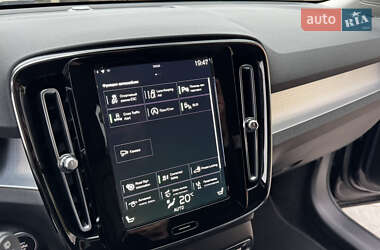 Позашляховик / Кросовер Volvo XC40 2022 в 