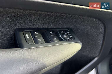 Позашляховик / Кросовер Volvo XC40 2023 в 