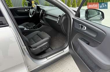 Внедорожник / Кроссовер Volvo XC40 2023 в 