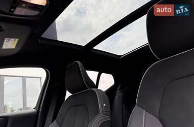 Внедорожник / Кроссовер Volvo XC40 2023 в 