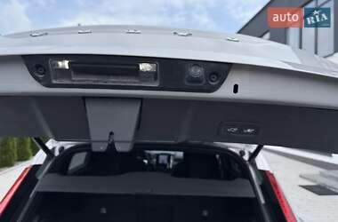 Внедорожник / Кроссовер Volvo XC40 2023 в 