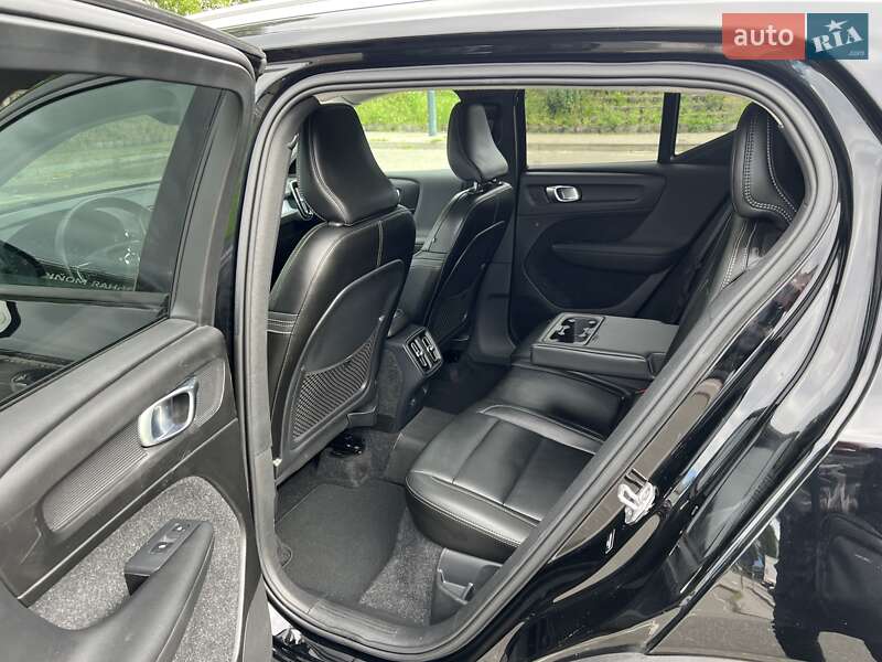 Внедорожник / Кроссовер Volvo XC40 2018 в Киеве