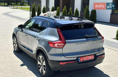 Внедорожник / Кроссовер Volvo XC40 2023 в 