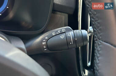 Внедорожник / Кроссовер Volvo XC40 2023 в 