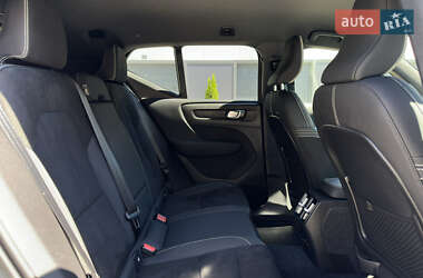 Внедорожник / Кроссовер Volvo XC40 2023 в 