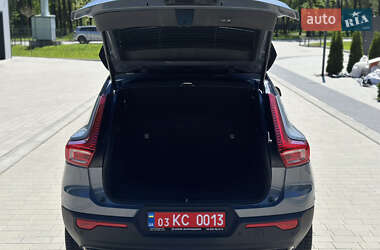 Внедорожник / Кроссовер Volvo XC40 2023 в 