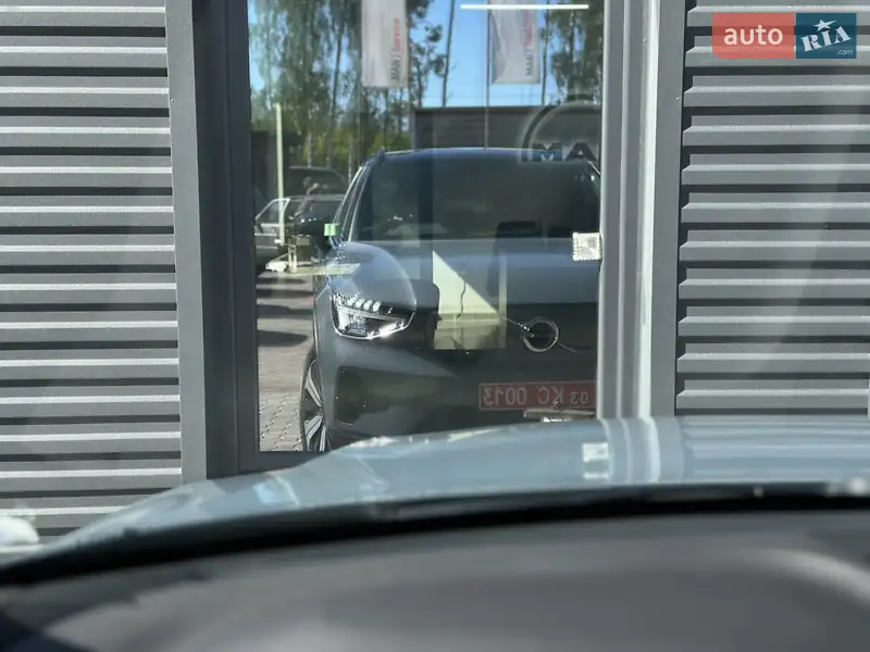 Внедорожник / Кроссовер Volvo XC40 2023 в 