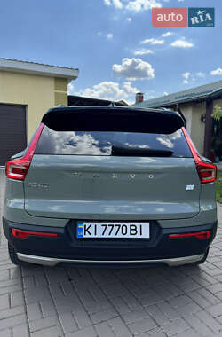 Позашляховик / Кросовер Volvo XC40 2021 в 