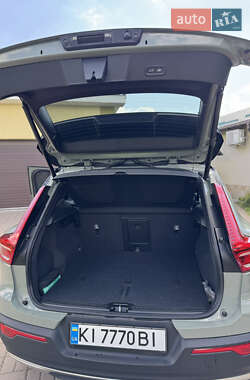 Позашляховик / Кросовер Volvo XC40 2021 в 
