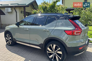Позашляховик / Кросовер Volvo XC40 2021 в 