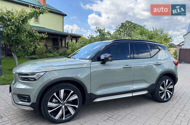 Позашляховик / Кросовер Volvo XC40 2021 в 