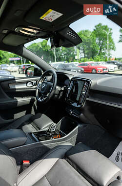 Внедорожник / Кроссовер Volvo XC40 2021 в 