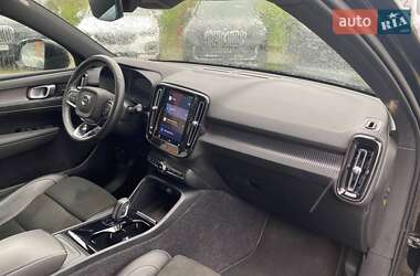Внедорожник / Кроссовер Volvo XC40 2020 в 