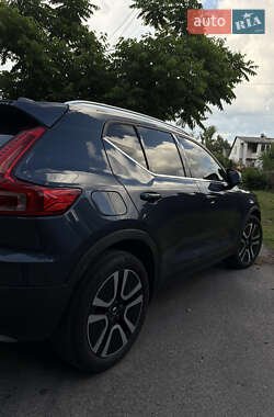 Внедорожник / Кроссовер Volvo XC40 2021 в 