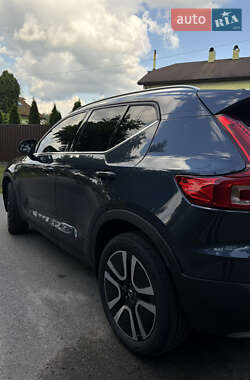 Внедорожник / Кроссовер Volvo XC40 2021 в 