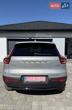 Внедорожник / Кроссовер Volvo XC40 2023 в 