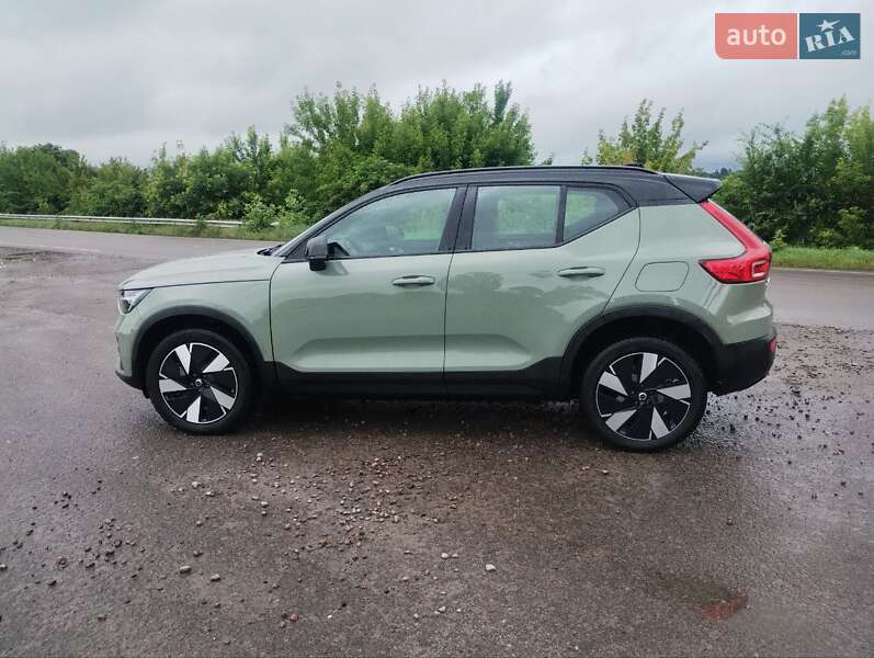 Внедорожник / Кроссовер Volvo XC40 2023 в Дубно