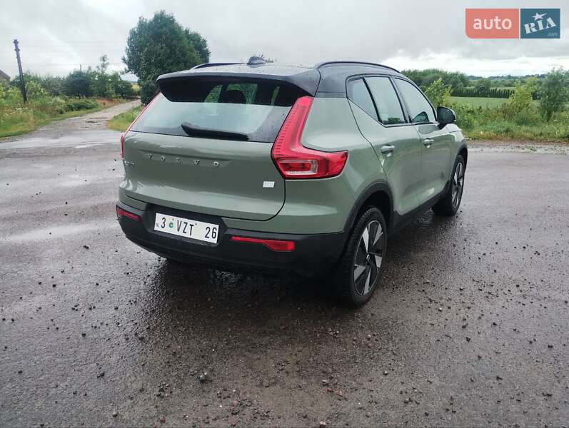 Внедорожник / Кроссовер Volvo XC40 2023 в Дубно