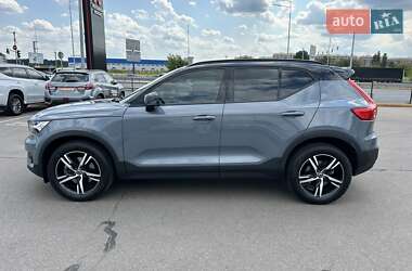 Внедорожник / Кроссовер Volvo XC40 2020 в 