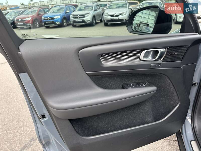 Внедорожник / Кроссовер Volvo XC40 2020 в Киеве