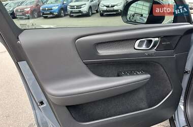 Внедорожник / Кроссовер Volvo XC40 2020 в 