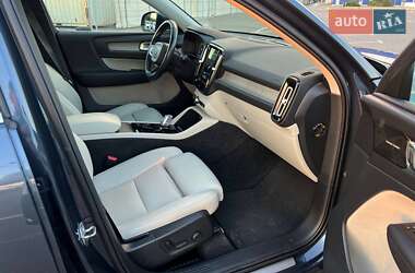 Внедорожник / Кроссовер Volvo XC40 2019 в 