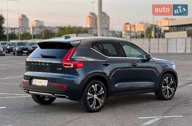 Внедорожник / Кроссовер Volvo XC40 2019 в 