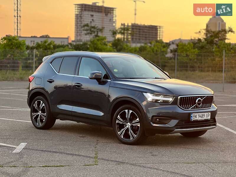 Внедорожник / Кроссовер Volvo XC40 2019 в 