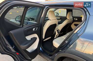 Внедорожник / Кроссовер Volvo XC40 2019 в 