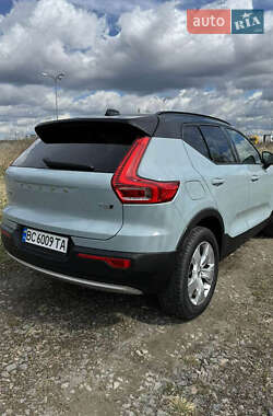 Внедорожник / Кроссовер Volvo XC40 2018 в 