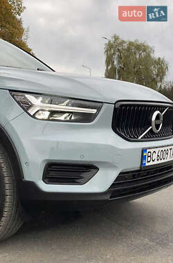 Внедорожник / Кроссовер Volvo XC40 2018 в 