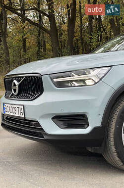 Внедорожник / Кроссовер Volvo XC40 2018 в 