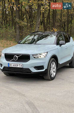 Внедорожник / Кроссовер Volvo XC40 2018 в 